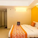 Hotel Blue Moon By Sky Stays